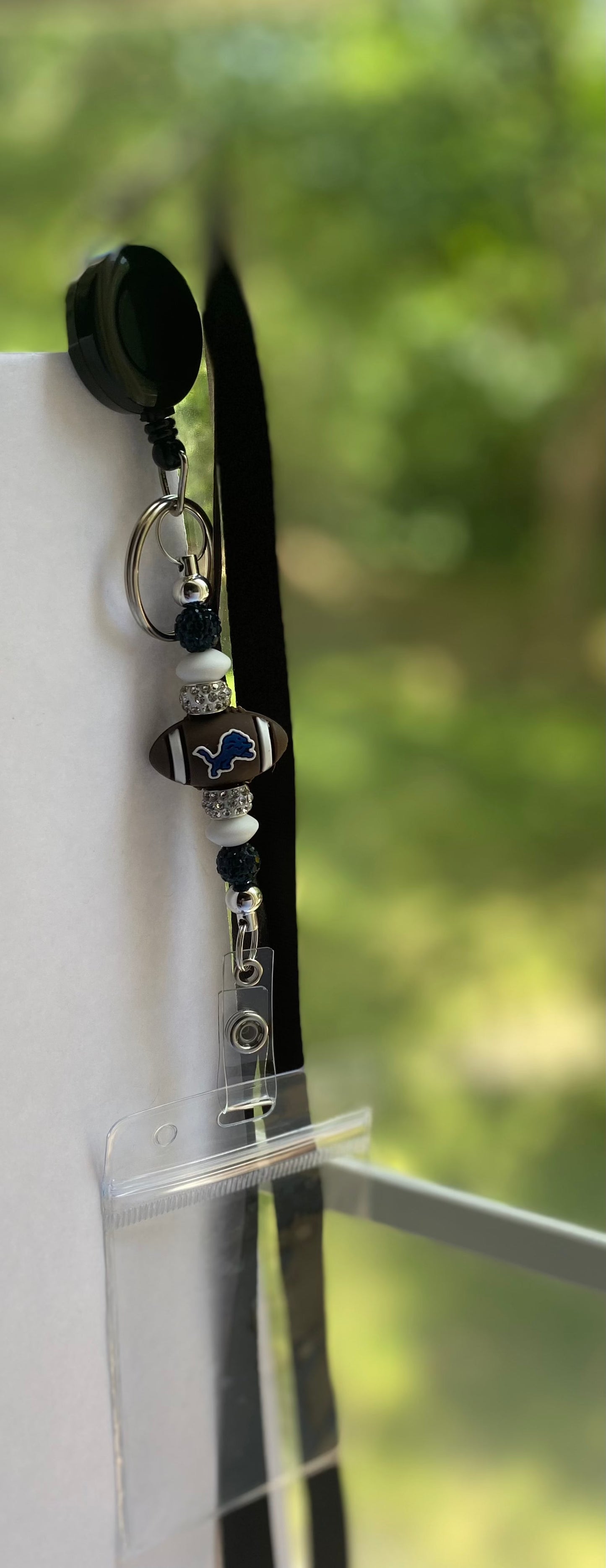 fashionable silicone beaded lanyard with decorative accents